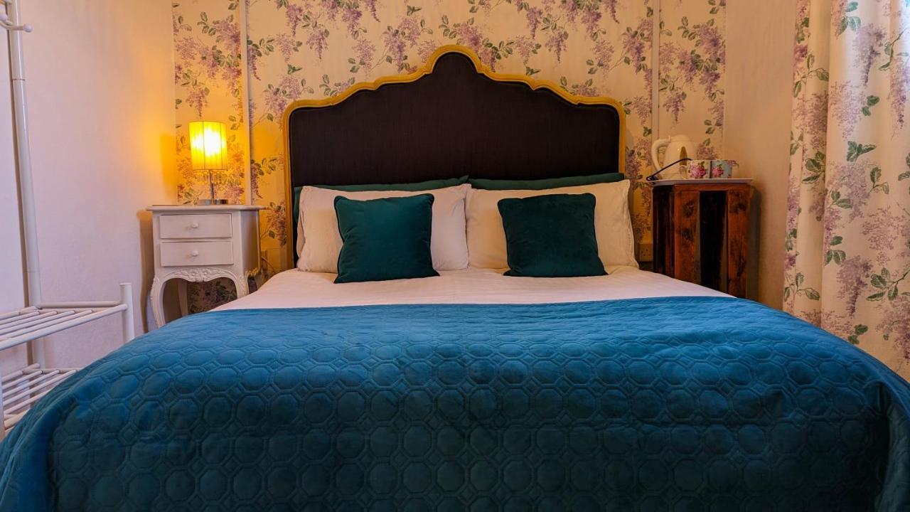Britannia House Vintage B&B Cornwall Хелстон Экстерьер фото