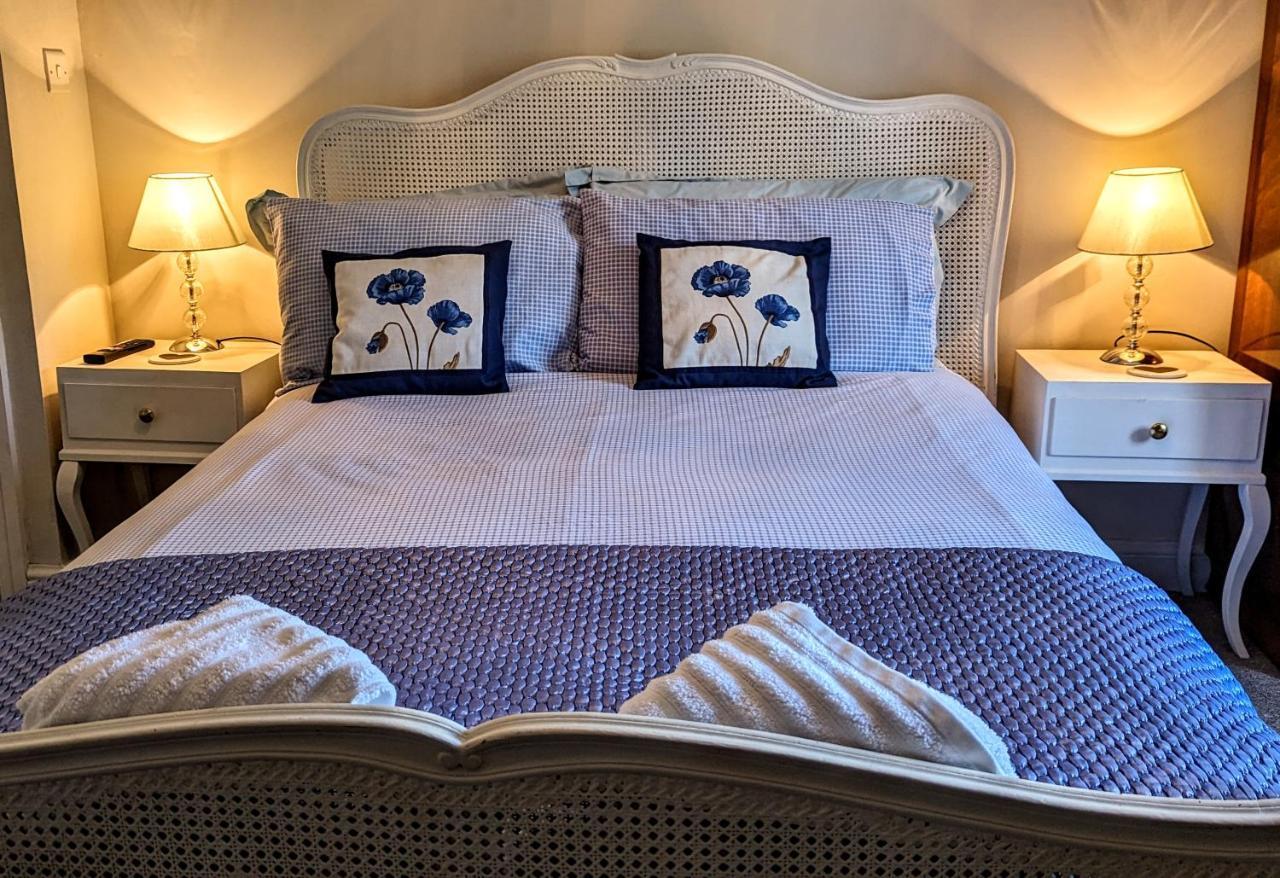 Britannia House Vintage B&B Cornwall Хелстон Экстерьер фото