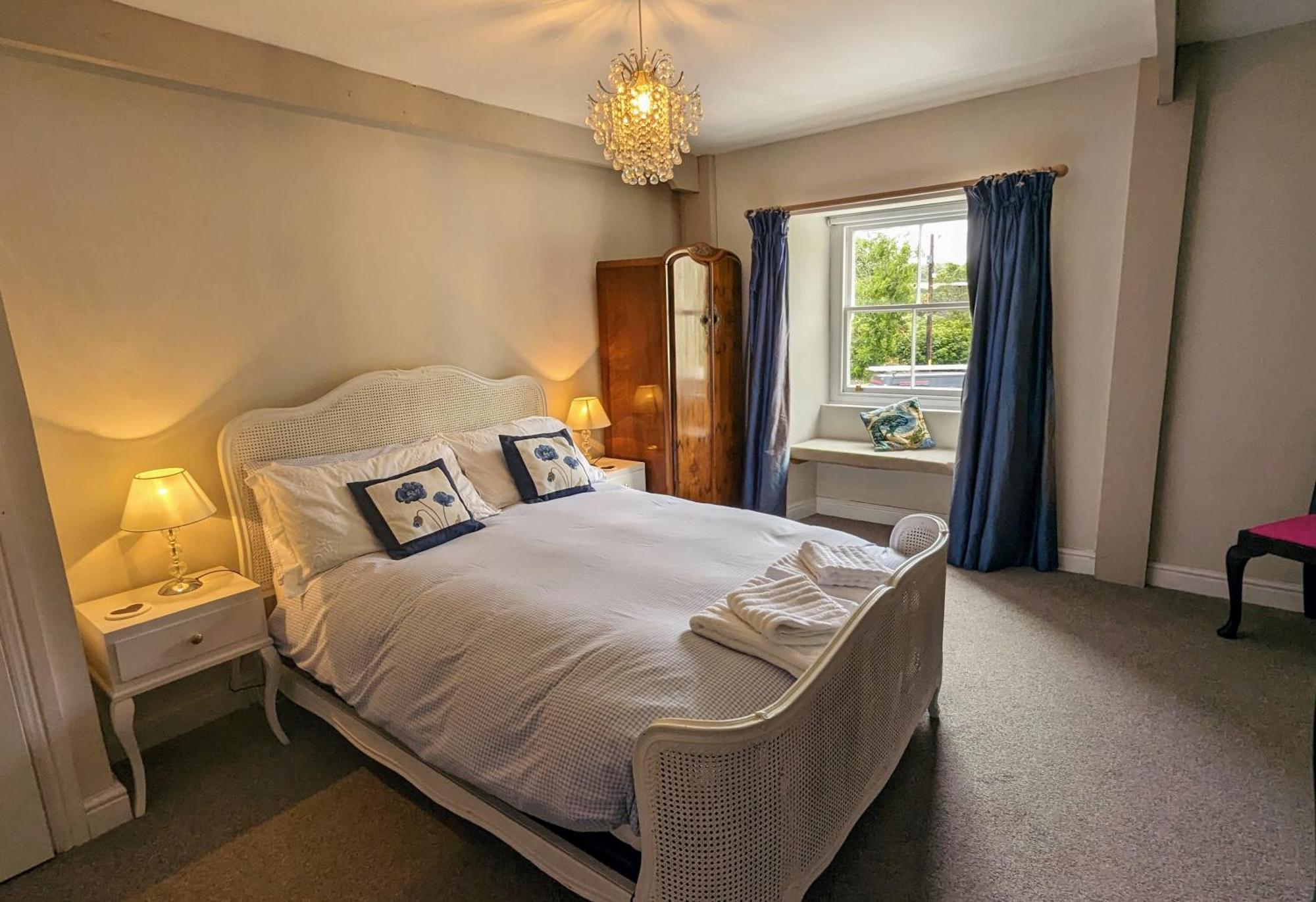 Britannia House Vintage B&B Cornwall Хелстон Номер фото