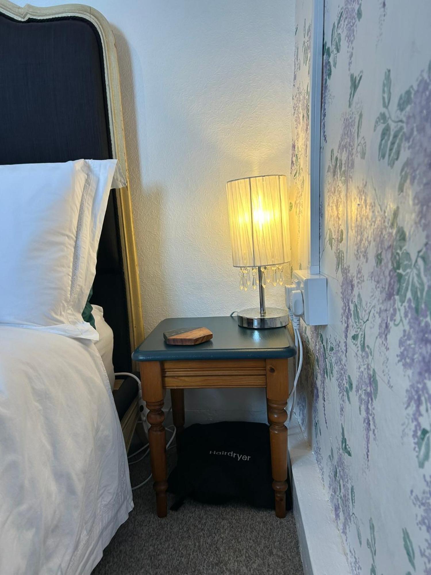 Britannia House Vintage B&B Cornwall Хелстон Номер фото